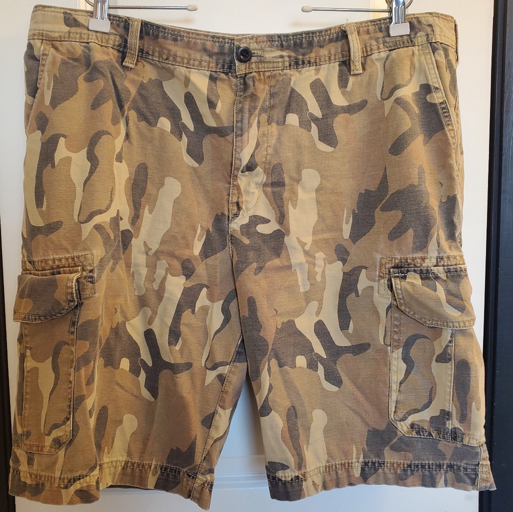 Izod - Men's Cargo Shorts - Sz 40
